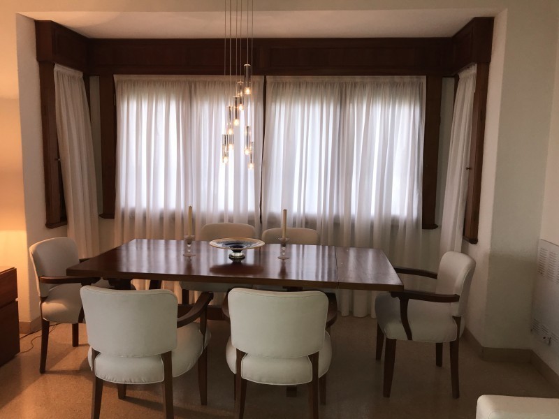 Excelente propiedad para alquilar frente al mar, en zona antigua de Punta del Este.